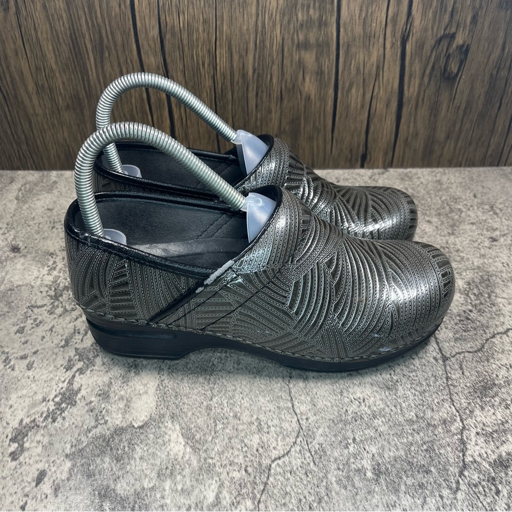 Dansko XP Womens Clogs Silver Size 38 (7.5-8)